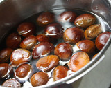 A picture of step 1 of Boiled Chestnuts Using a Pressure Cooker.