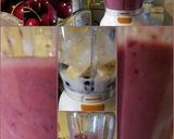 A picture of step 1 of AMIEs Banana Cherry Smoothie.