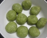 A picture of step 3 of Palak Masala Puri.