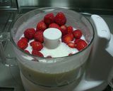 A picture of step 4 of Easy Strawberry Yogurt Mousse.