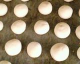 A picture of step 3 of Easy Low-Calorie Roly-poly Egg Puffs.