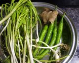 A picture of step 1 of Methi bhaji green garlic pakora.