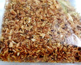 A picture of step 3 of Sambal mee goreng.