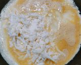 Cheese omelette (পনির দিয়ে ডিম ভাজা) রেসিপির ধাপ 2 ছবি