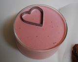 A picture of step 11 of Secret Heart Roll Cake.