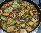 A picture of step 3 of Capsicum and Brinjal Curry.