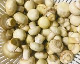 A picture of step 1 of Mushroom Masala curry.
