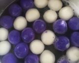 Gambar langkah 6 resipi Bubur Bebola Tepung Pulut (Filipino Ginataang Bilo-Bilo).