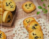 A picture of step 9 of Aunt Stella-Style Baked Potato Square Cookies.