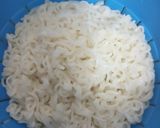 A picture of step 1 of Maggi Buns.