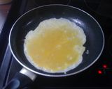 A picture of step 2 of Tamago-yaki omlette 卵焼き.