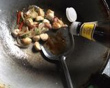 รูปขั้นตอนการทำที่ 6 ของ ข้าวคลุกกะเพราลูกชิ้นหมู+ไข่ดาว (no msg.)