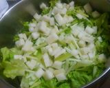 Foto del paso 5 de la receta: Ensalada Navideña de lechuga con manzana y nuez