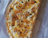 Foto del paso 3 de la receta: Empanada de queso de cabra, dátiles y bacon
