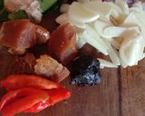 Foto langkah ke 2 dari resep Asem asem ayam buncis.