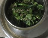 A picture of step 3 of Dhaniya pudina chutney.