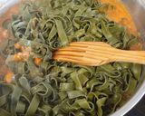 Foto del paso 9 de la receta: Cintas de espirulina con gambas