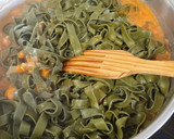 Foto del paso 9 de la receta: Cintas de espirulina con gambas