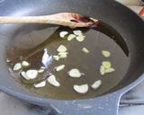 A picture of step 3 of Isis' Pasta Aglio, Olio E Peperoncino.