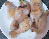 Foto del paso 4 de la receta Muslos de pollo en salsa de limón, ajos y perejil