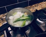 A picture of step 1 of Daikon Radish Chicken Soup 🐔.