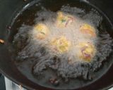 A picture of step 2 of Tricolour capsicum bhajiya from leftover vada batter.