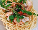 Hình bước làm 3 của món Mì xào giòn sauce me