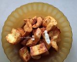 Gambar langkah 3 resipi Ubi Kayu Goreng Bawang Putih & Kari.