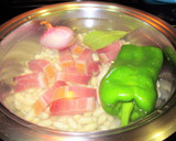 Foto del paso 2 de la receta: Puchero de alubias con jamón currado