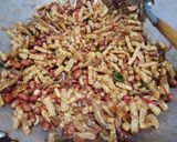 Foto langkah ke 4 dari resep Kering tempe teri kacang bumbu iris.