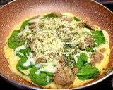 Foto del paso 4 de la receta: Torti-pizza con espinacas, queso y carne