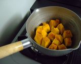 A picture of step 2 of Easy Kabocha Milk Soup.