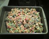 A picture of step 4 of Froot loop edibles.