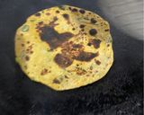 A picture of step 5 of Methi paratha.