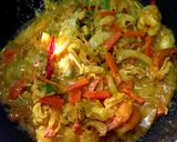 รูปขั้นตอนการทำที่ 8 ของ กุ้งผัดผงกะหรี่