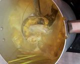 Foto langkah ke 5 dari resep Sup ayam jagung kemangi kuah kuning.
