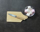 Une image de l'étape 4 de Saucisson au chocolat et chamallows.
