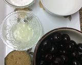 A picture of step 1 of Cherry pie filling.