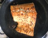 Foto del paso 3 de la receta: Salmón con salsa de Maracuja en su punto perfecto