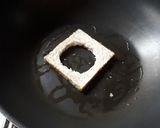 Foto del paso 2 de la receta: Huevo en canasta de pan