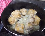 Foto del paso 1 de la receta: Guiso de pollo con choclo, corazones de alcachofas y guisantes