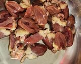 Hình bước làm 1 của món Canh tim gà hầm nấm củ sen
