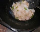 A picture of step 1 of Singaporean rice.
