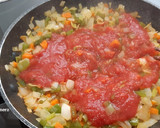 Foto del paso 2 de la receta: Espaguetis integrales con tomate, atún y hortalizas