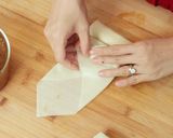 Foto langkah ke 8 dari resep Lumpia Ayam Jamur Devina Hermawan.