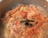 Foto langkah ke 3 dari resep Tomyam enoki udang.