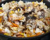 Foto langkah ke 5 dari resep Nasi Goreng Sosis Wortel.