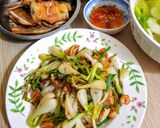 Hình bước làm 3 của món Củ kiệu xào tôm, cồi sò điệp khô