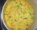 A picture of step 4 of Fried rice with victoria chicken and salad.