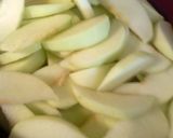 A picture of step 2 of sunshine 's apple pie.